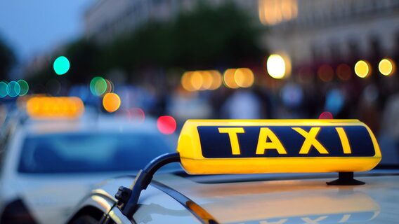Мінрозвитку громад і територій готує реформу таксі з контролем платформ і перевірками в дорозі