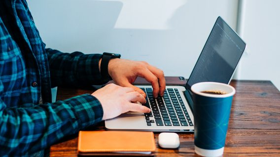 Фриланс став рятувальним кругом для українців під час війни. Чому?