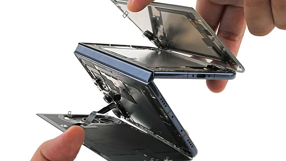 iFixit tore apart the foldable iPhone Duo and gave it a record-breaking 5 out of 10 repairability scores. What did they find during their teardown?