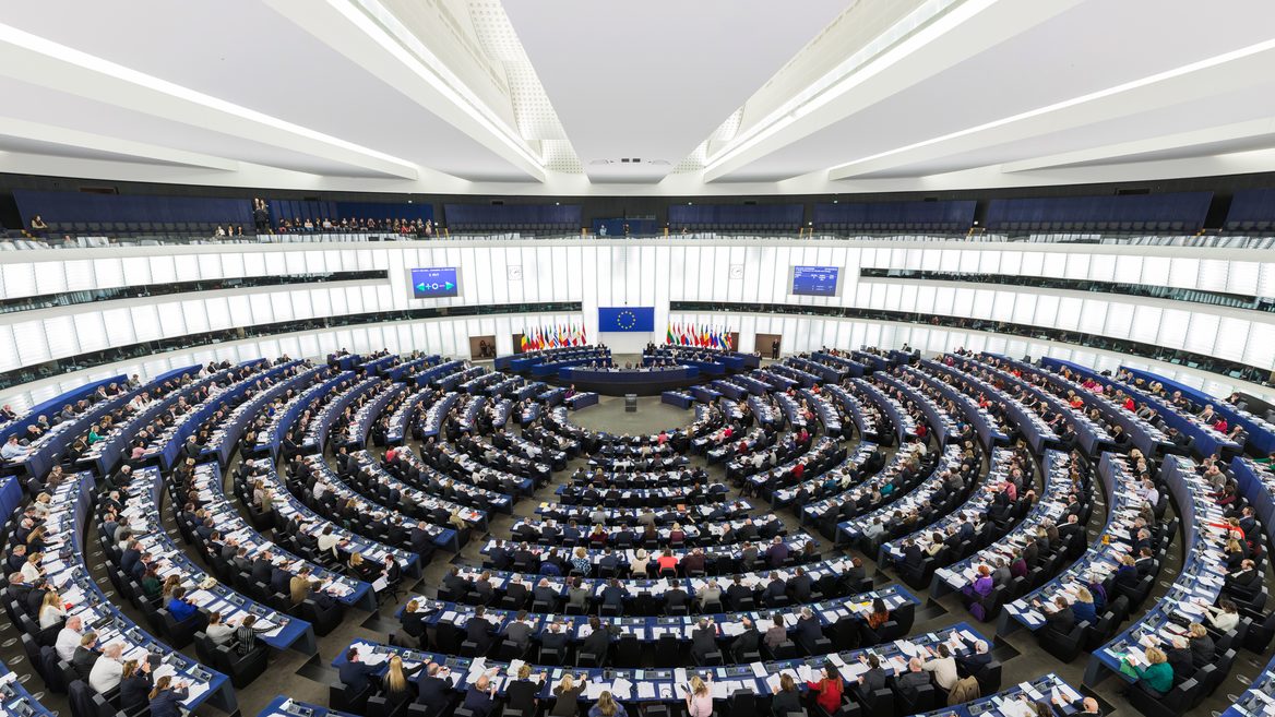 Европарламент принял закон о ИИ: предусматривающих новые правила