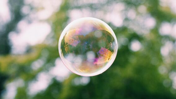 "The point of potential collapse may not be far away." Chinese hedge funds warn of AI "super bubble": the market is overheated and risks collapse