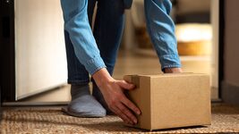 Ukrainians most often ordered down jackets, cosmetics, and charging stations abroad in winter — Meest study