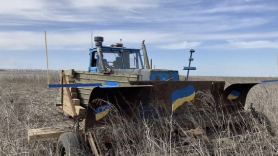 Аграрий из Харьковской области создал дистанционно управляемый трактор для работ в поле