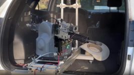 Американський стартап Sentradel показав автономні турелі для знищення FPV-дронів Американський стартап Sentradel показав автономні турелі для знищення FPV-дронів