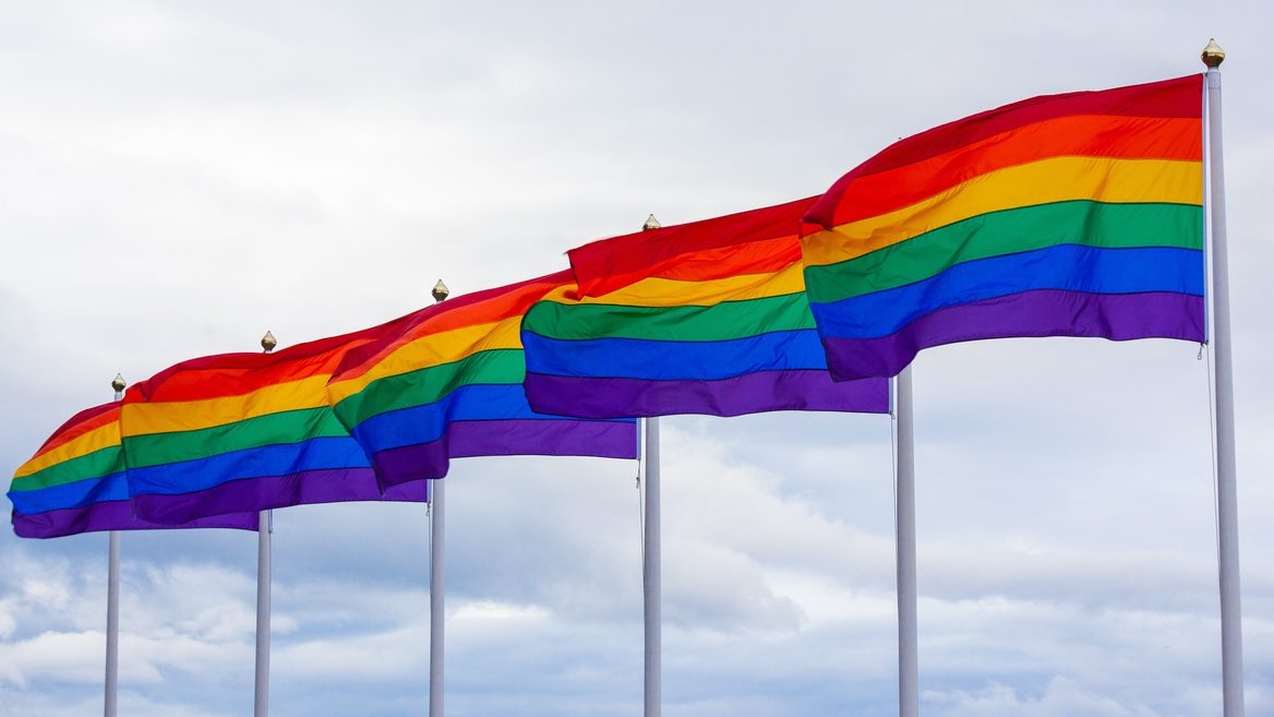 «Це райдуга про підтримку під**асів...?». Засновник львівської ІТ-компанії прокоментував зміну лого Axon Partners на підтримку ЛГБТ