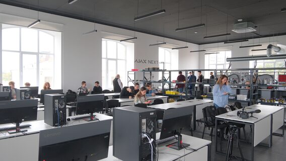Ajax Systems відкрила в КПІ лабораторію конструювання та робототехніки й запускає практичні програми для інженерів