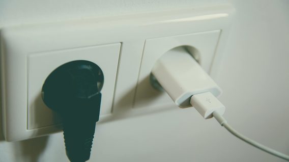 Відсьогодні в Україні змінюється стандарт напруги. Що це означає? Ось 5 питань, на які має знати відповідь кожен