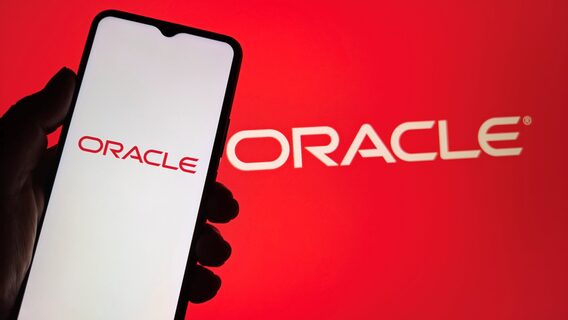 Змусили навчати ШІ, а потім скоротили. Oracle звільнила майже 30 000 працівників заради ШІ