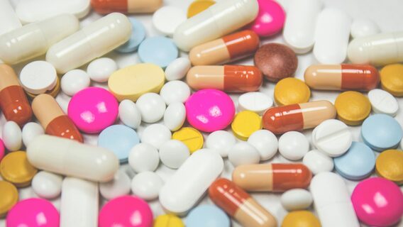 ШІ допоміг створити препарат, який знизив показники «біологічного віку» пацієнтів на 6 років. Як це працює? 