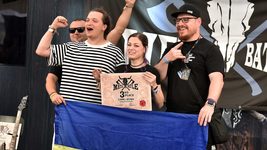 ЗМІ показали сюжет про діячів культури, які «з'їб##ись за кордон». В ньому засвітився басист гурту 0%Mercury, він же QA Manager and Test Lead
