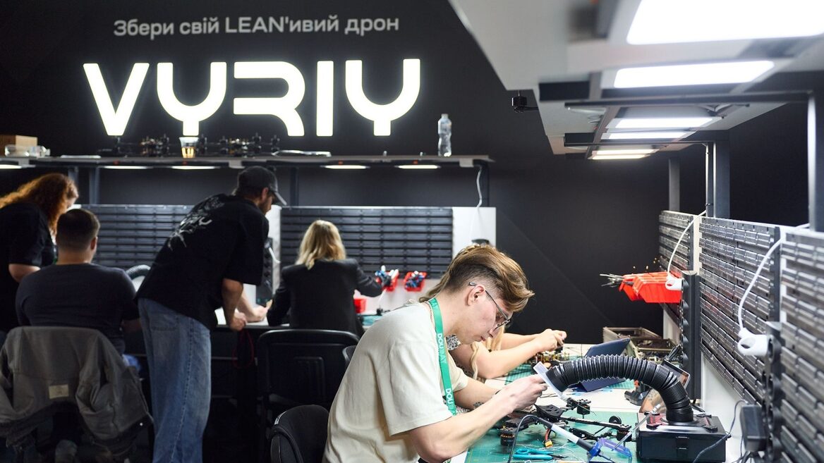 Vyriy Industries планує розширити штат інженерів-програмістів до 60%. Які зарплати пропонує один із найбільших виробників FPV-дронів в Україні?