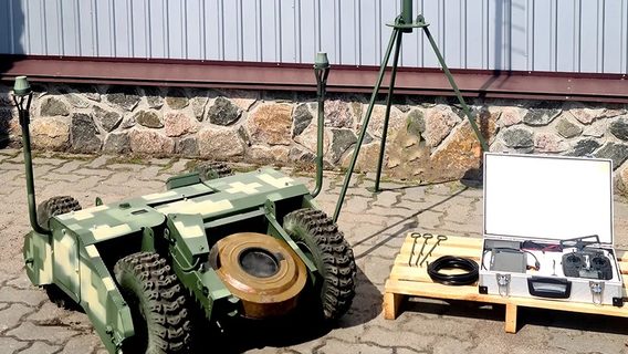 Черкаські розробники створили універсальний наземний дрон 3 в 1: мінер-камікадзе-забезпечення (відео)