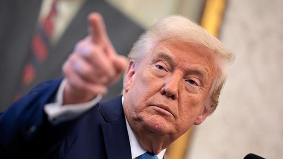 Трамп звільнив голову Бюро авторського права США через суперечку щодо використання ШІ
