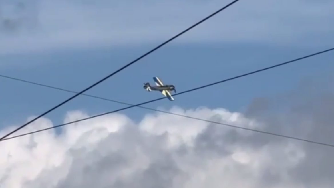 Український легкомоторний літак Як-52 який збив вже 12 ворожих дронів дедалі більше дратує росіян