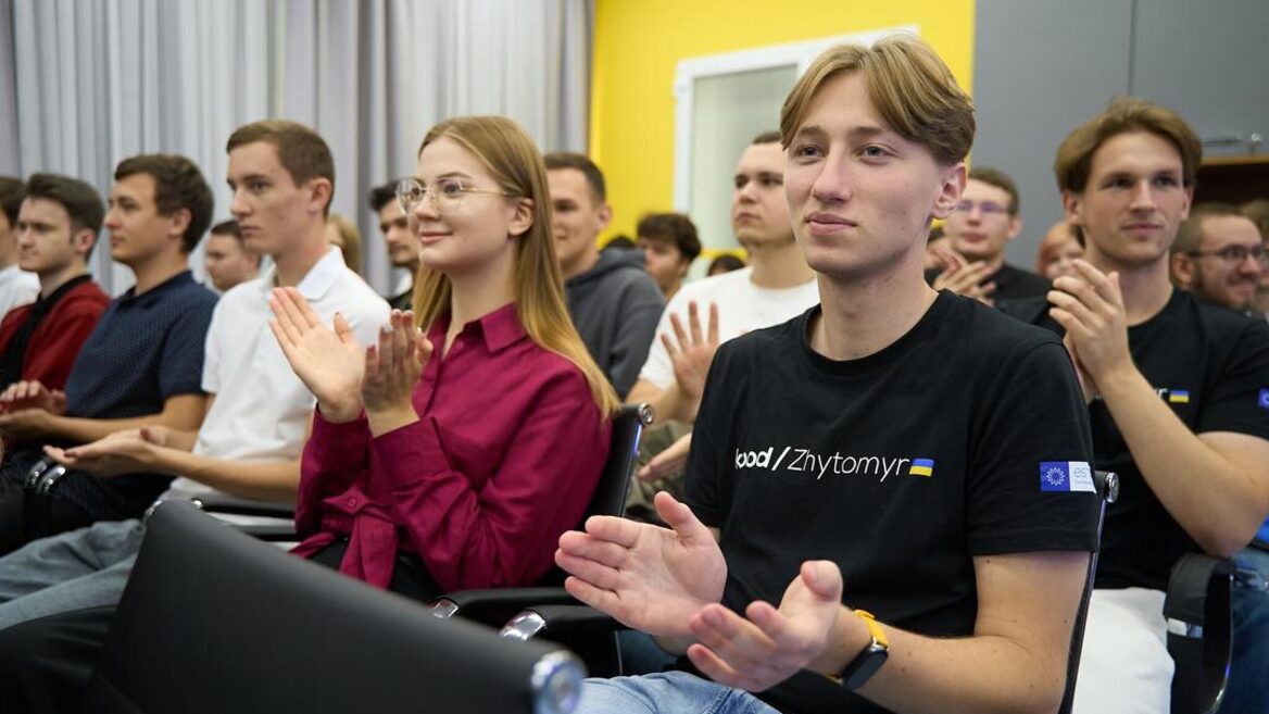 Естонія відкрила школу програмування в Житомирі та профінансувала будівництво бомбосховища