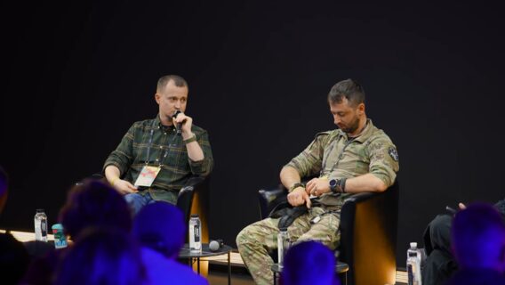 «Цей користувач забезпечує вам бронювання і можливість сидіть в Києві в офісі й вироблять свій ху*овий
дрон». Тарас Чмут розповів про редфлаги виробників БпЛА, на які звертають увагу в ПЖ