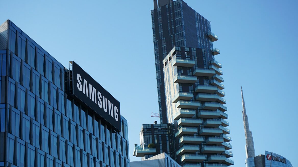 Суд у Техасі зобов’язав Samsung сплатити $1914 млн за порушення OLED-патентів: компанія готує апеляцію