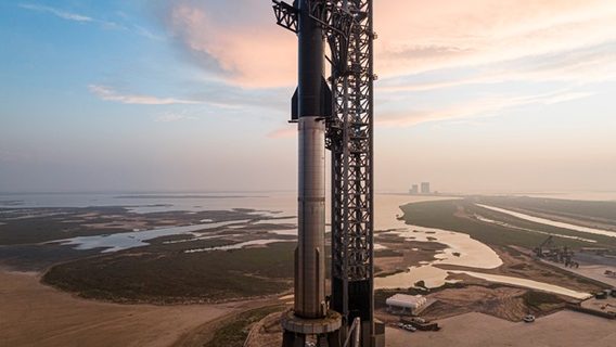 UPD. SpaceX відклала запуск найпотужнішої у світі ракети. Але вже оголосила дату другої спроби: коли вона відбудеться