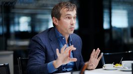 «Я живой человек». Основатель UNIT.City Василий Хмельницкий рассказал нам об обысках у себя дома