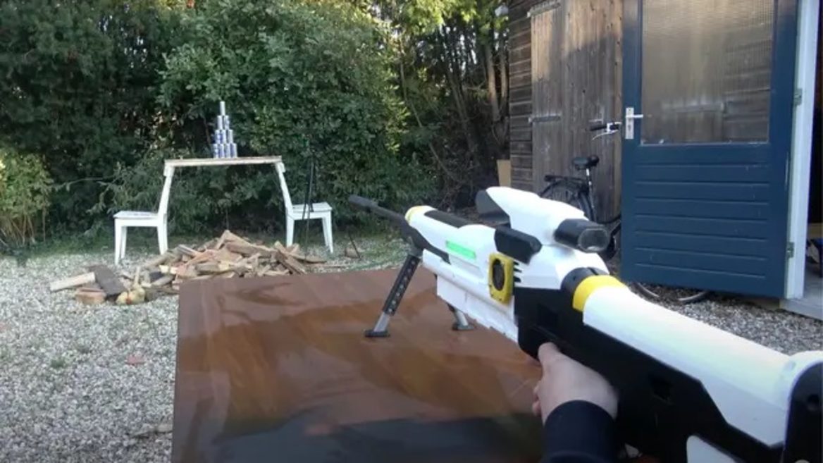YouTuber created a water gun that shoots ice balls: how it works (video)