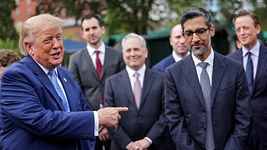 Трамп заявив, що просив CEO Google перейменувати Атлантичний океан в Google Maps на його честь, але отримав відмову