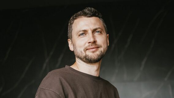 Бородатюк пропонує $5000 тому, хто допоможе знайти CEO для групи соціальних проєктів FRACTAL. Хто може претендувати на вакансію