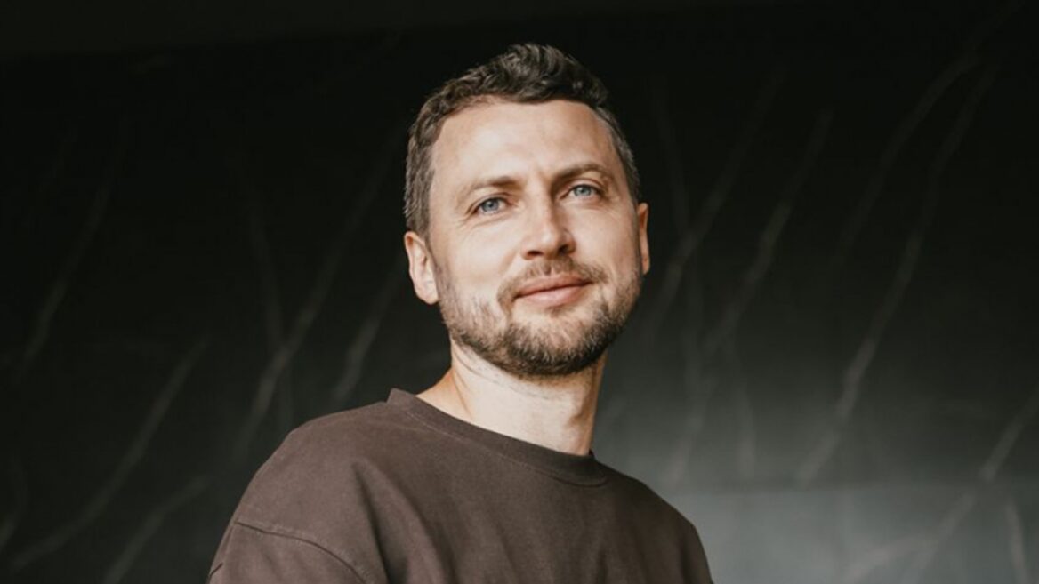 Бородатюк пропонує $5000 тому хто допоможе знайти CEO для групи соціальних проєктів FRACTAL. Хто може претендувати на вакансію
