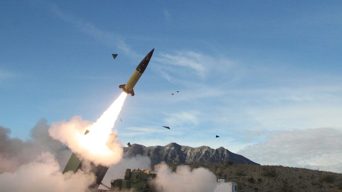 США тайно отправили в Украину ракеты большой дальности ATACMS - Reuters