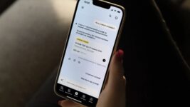 «Дія.AI» з’явилася у смартфонах: ШІ-агент уже вміє оплачувати штрафи й видавати витяги