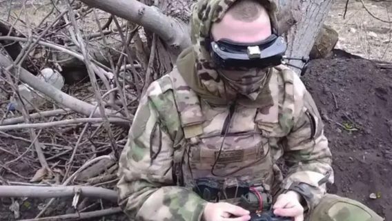 UPD. Вибухи VR-окулярів, які травмували російських пілотів дронів були операцією ГУР. Перед відправкою вибухових окулярів росіянам, їх тестували на головах свиней