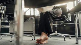 В офісах ШІ-стартапу Cursor забороняють носити взуття, і він не єдиний такий у Кремнієвій долині В офісах ШІ-стартапу Cursor забороняють носити взуття, і він не єдиний такий у Кремнієвій долині