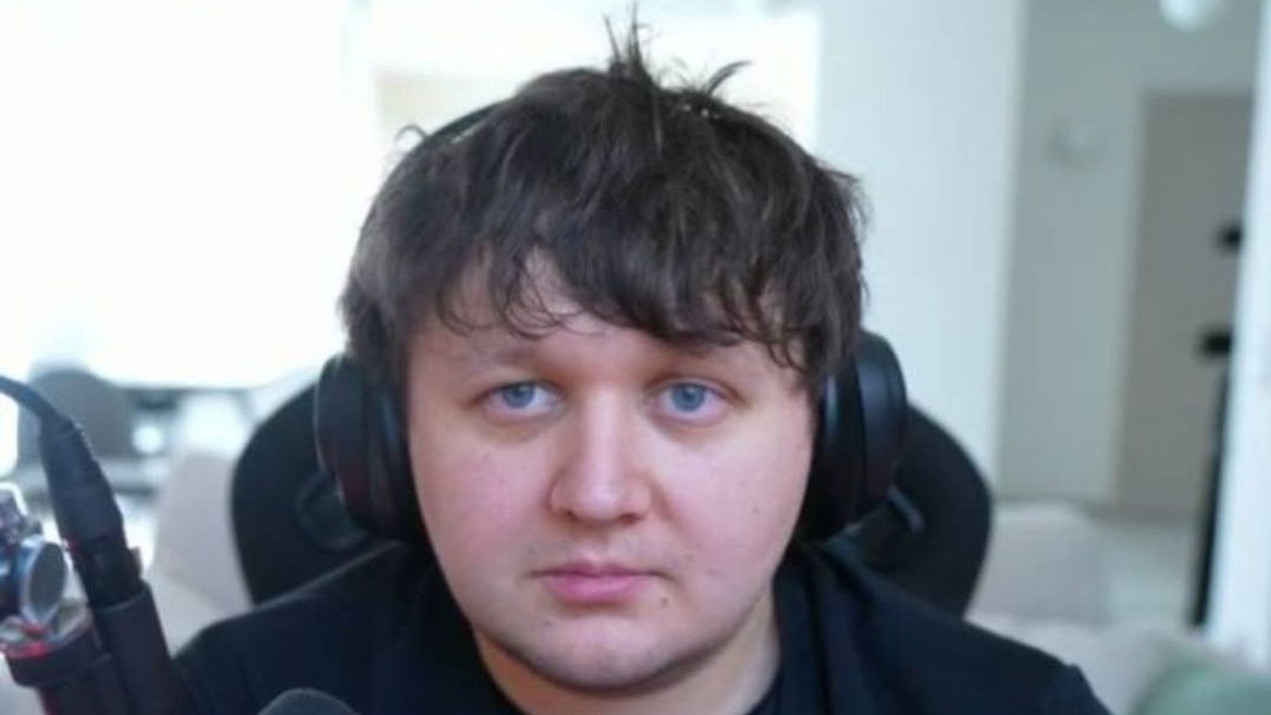 Блогер Міша Лебіга зібрав понад 105 млн грн на FPV для військових під час безперервного стріму-марафону схуднення що тривав майже 6 діб. Усі кошти передано українському виробникові дронів «Дикі шершні»
