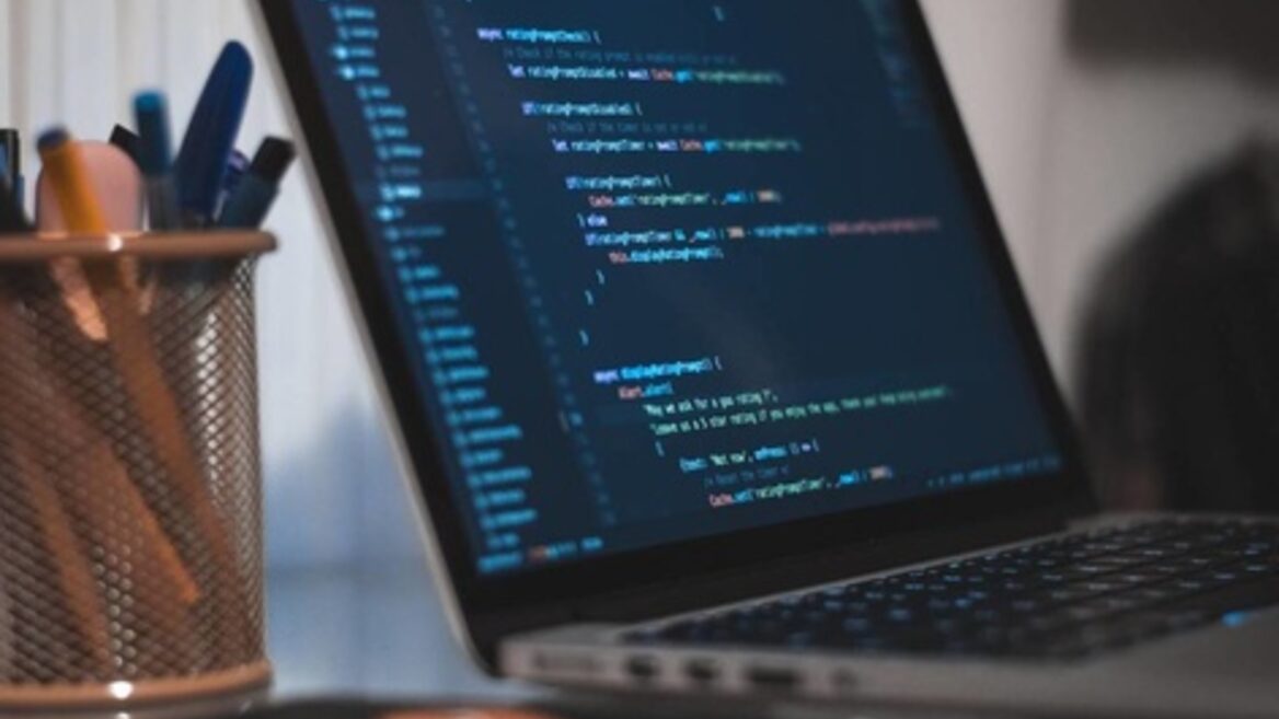 7 700 нових ФОПів зареєстрували айтівці за останні три місяці 2025 року. Але більше тих, хто припинив діяльність