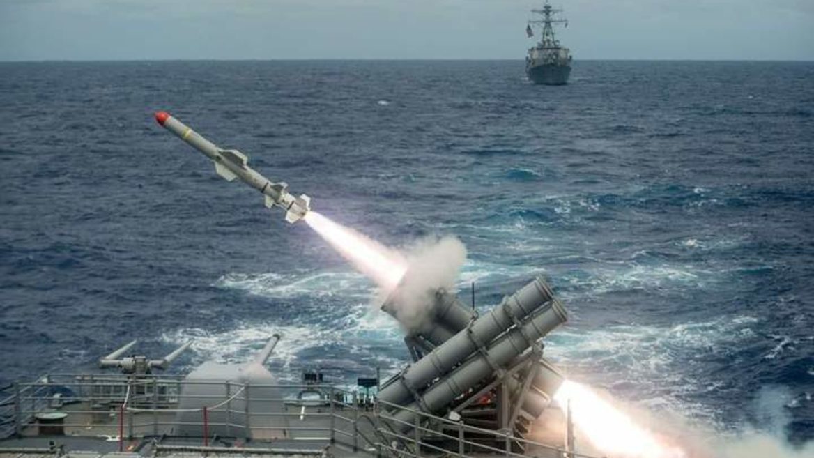 ВСУ готовы использовать ракеты Harpoon и Storm Shadows для удара по Крыму. Британцы дискутируют, стоит ли их давать. Вот что это за оружие