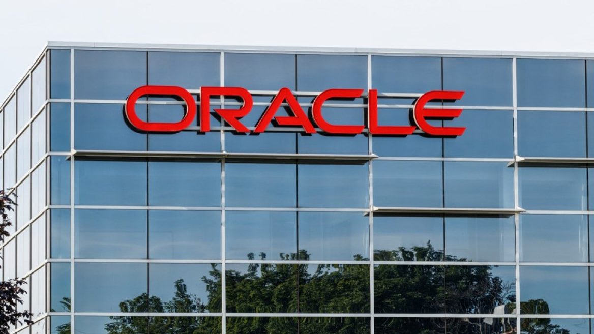 Oracle звільняє всіх співробітників в рф. Обслуговувати Центробанк Сбербанк «Ростелеком» «Росатом» та російських податківців буде нікому?