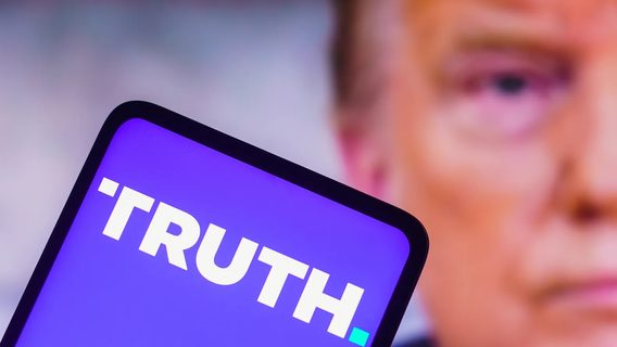 росзмі розповсюджують фейк про те, що соцмережа Трампа не працює в Україні за розпорядженням Зеленського: насправді Truth Social ніколи не була доступна в Україні
