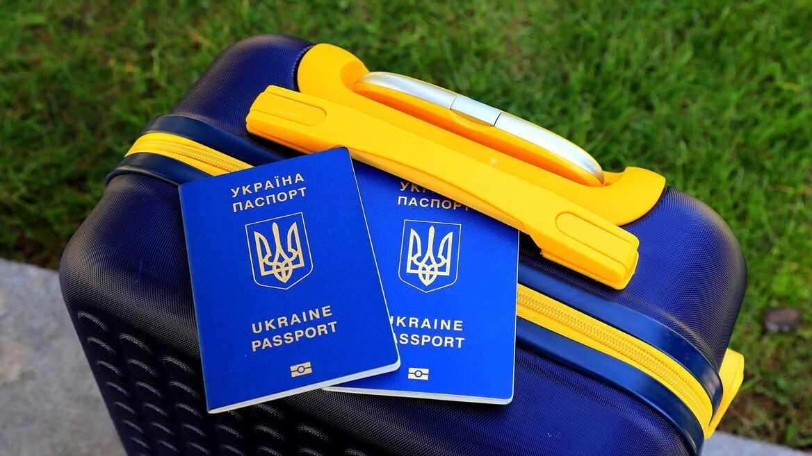 Близько 20% українських ІТ-фахівців уже працюють з-за кордону. Які ще несподівані цифри опубліковані в новому дослідженні 