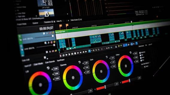 Developer creates free analogues of Adobe programs using Claude. He plans to bring their capabilities to the level of the originals in a month
