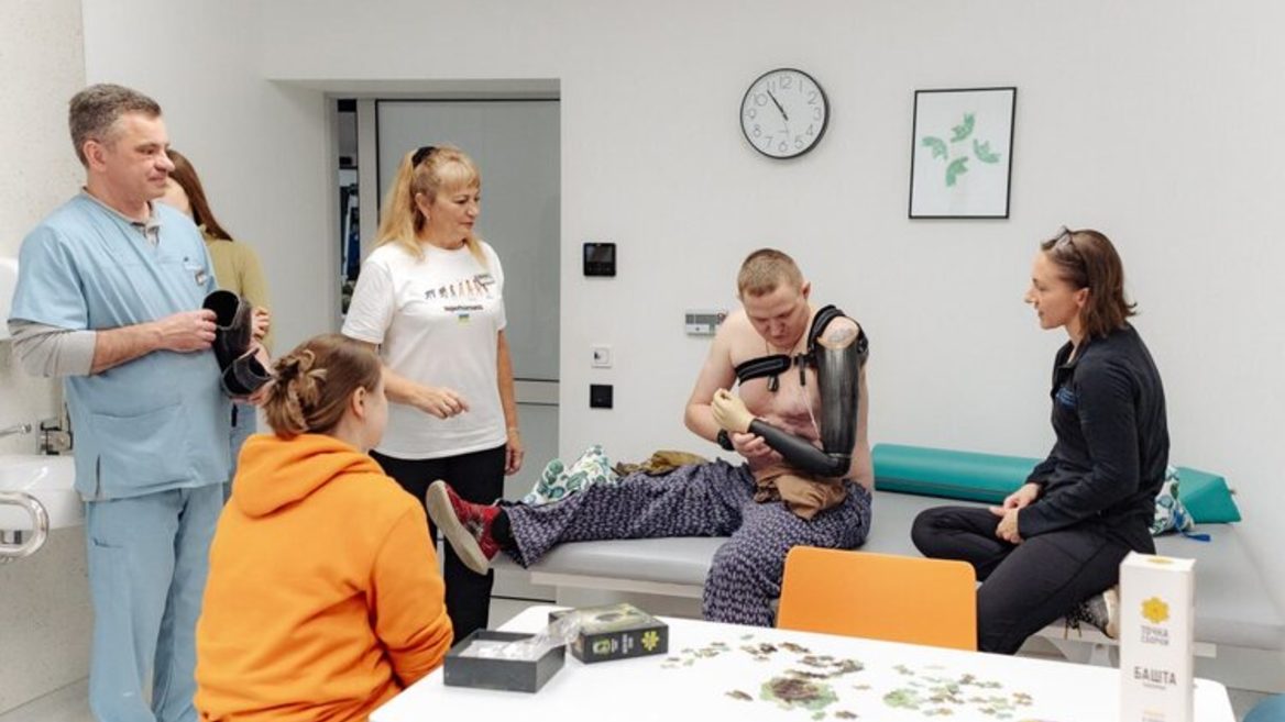 Реінтеграція після протезування: більшість пацієнтів Superhumans Center не бажають повертатися на колишню роботу, а багато хто хоче в ІТ