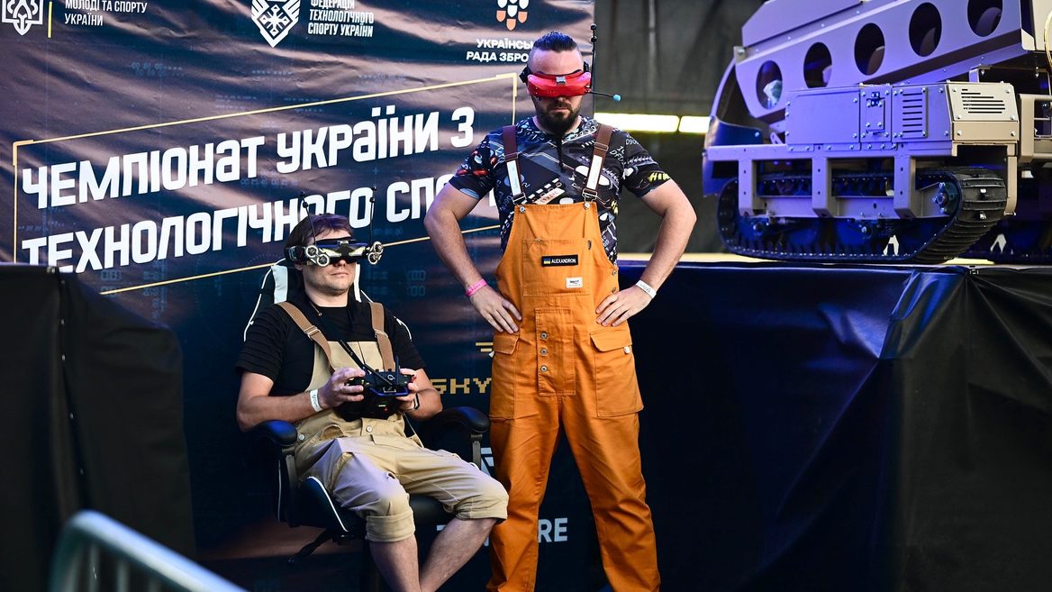 Перегони FPV-дронів та змагання наземних роботів — в Україні пройшов перший чемпіонат з технологічного спорту