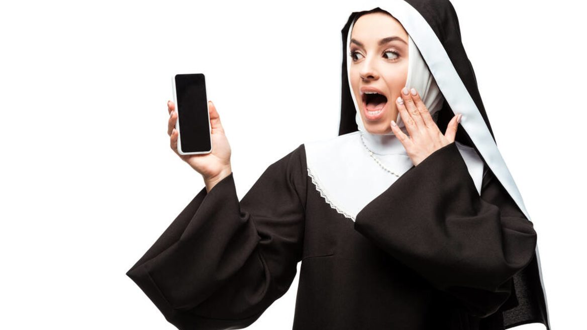 Порно проникло в жизнь священнослужителей через смартфоны. Папа Римский предупредил их об этой опасности