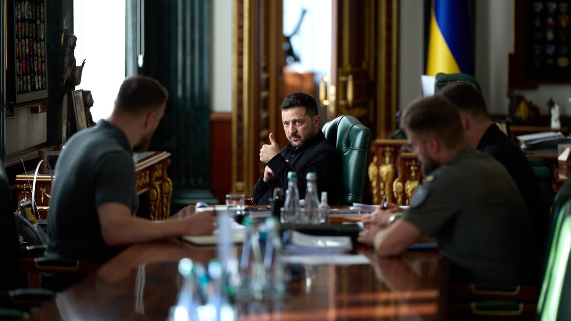 Унікальна комбінована атака: понад 15 різних типів українських ракет і дронів одночасно вдарили по новоросійську
