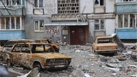 «Топили сніг, щоб отримати воду, спали у коридорі одягнутими». Невеличка IT-компанія ледь вибралася з Маріуполя. Ось як це було