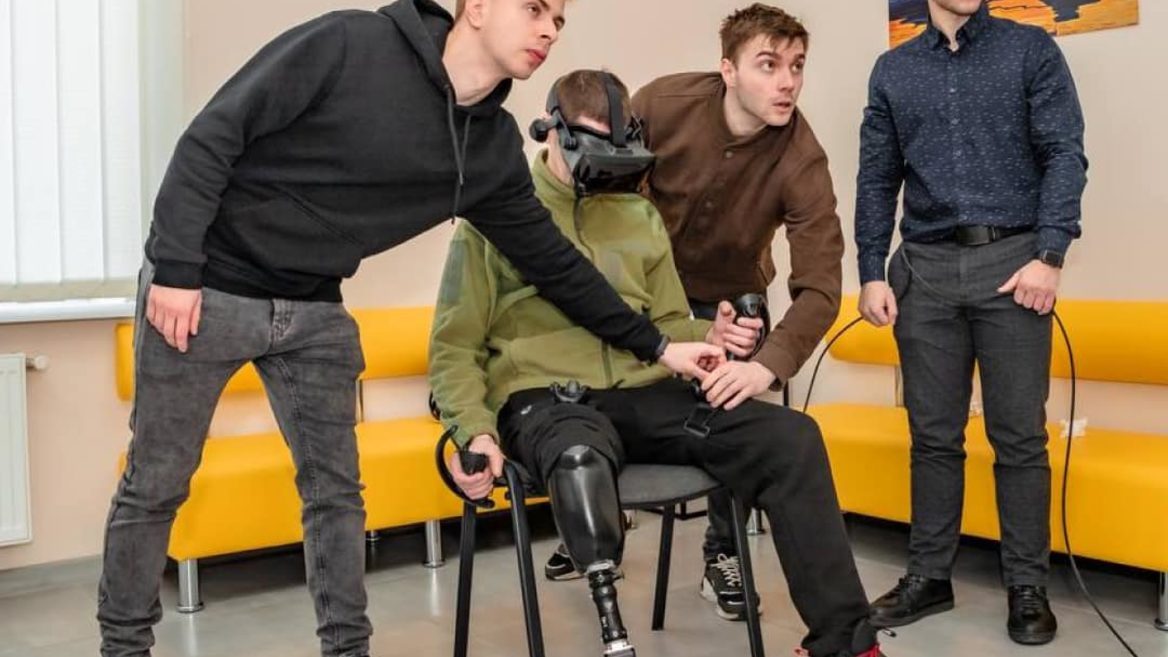 Команда фахівців київської компанії розробила VR-тренажер для реабілітації пацієнтів з руховими обмеженнями та больовим синдромом. Як він працює 