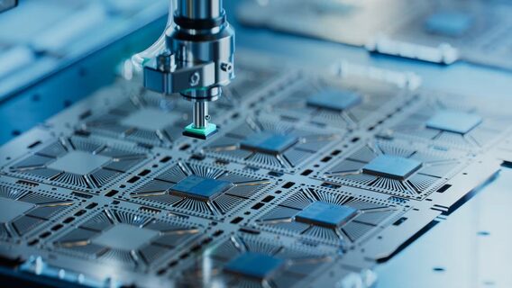 Акції виробника чипів ASML обвалилися на понад 8% після інформації, що Китай міг запустити власне виробництво обладнання для мікросхем