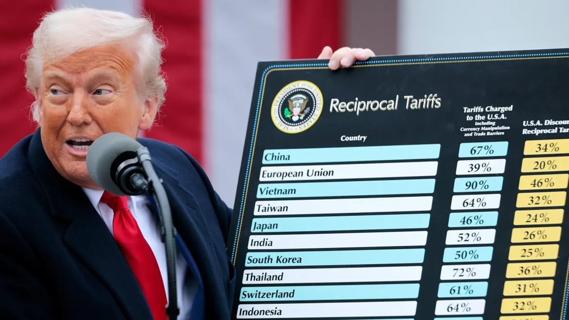 Трамп погрожує запровадити 25% мита на iPhone які виготовляють за межами США