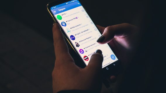 «Необхідно сфотографуватися з паспортом і надіслати це фотозображення». Тестувальниця з Полтави знайшла «роботу» в Telegram-каналі, і, пропрацювавши два тижні, замість зарплати отримала 75 000 грн мікрокредитів на своє ім’я