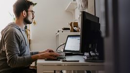 The IT specialist, who was fired 4 times in 4 years, decided to work two jobs at once. Now he earns $280,000 and has come up with his own strategy for avoiding stress The IT specialist, who was fired 4 times in 4 years, decided to work two jobs at once. Now he earns $280,000 and has come up with his own strategy for avoiding stress