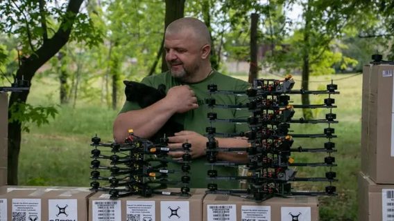 “Last year we could use 100 FPV per day… What do we have now? Now the brigade can only get 200-300 FPV per month.” The combatants replied that they were thinking about a shortage of drones