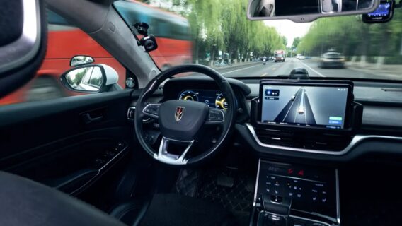 "AI drives better than me". Woman fined in China for dancing behind the wheel